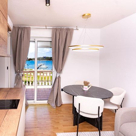 Guesthouse Mira Раб Экстерьер фото