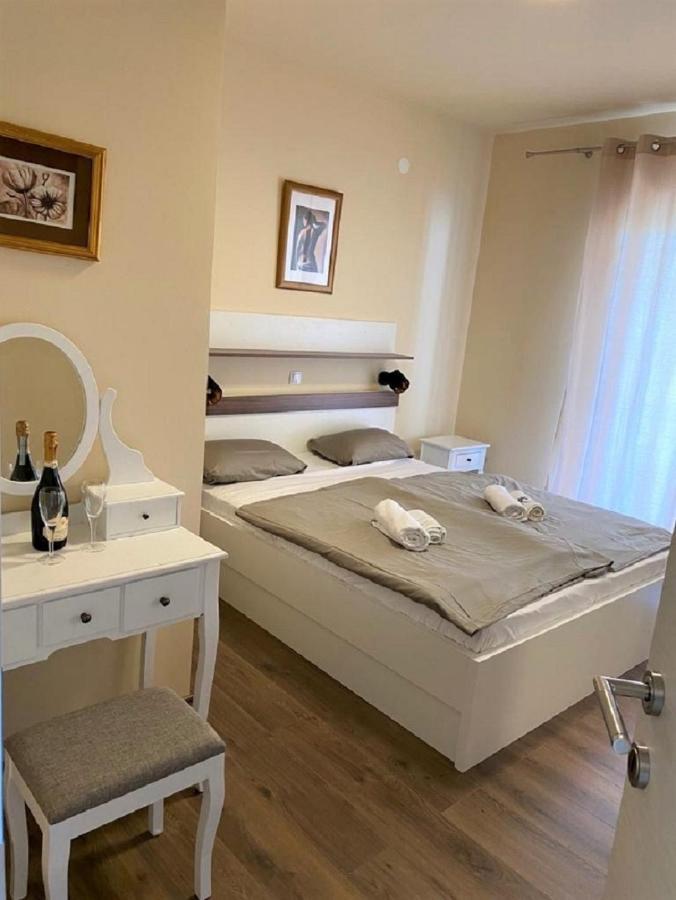 Guesthouse Mira Раб Экстерьер фото