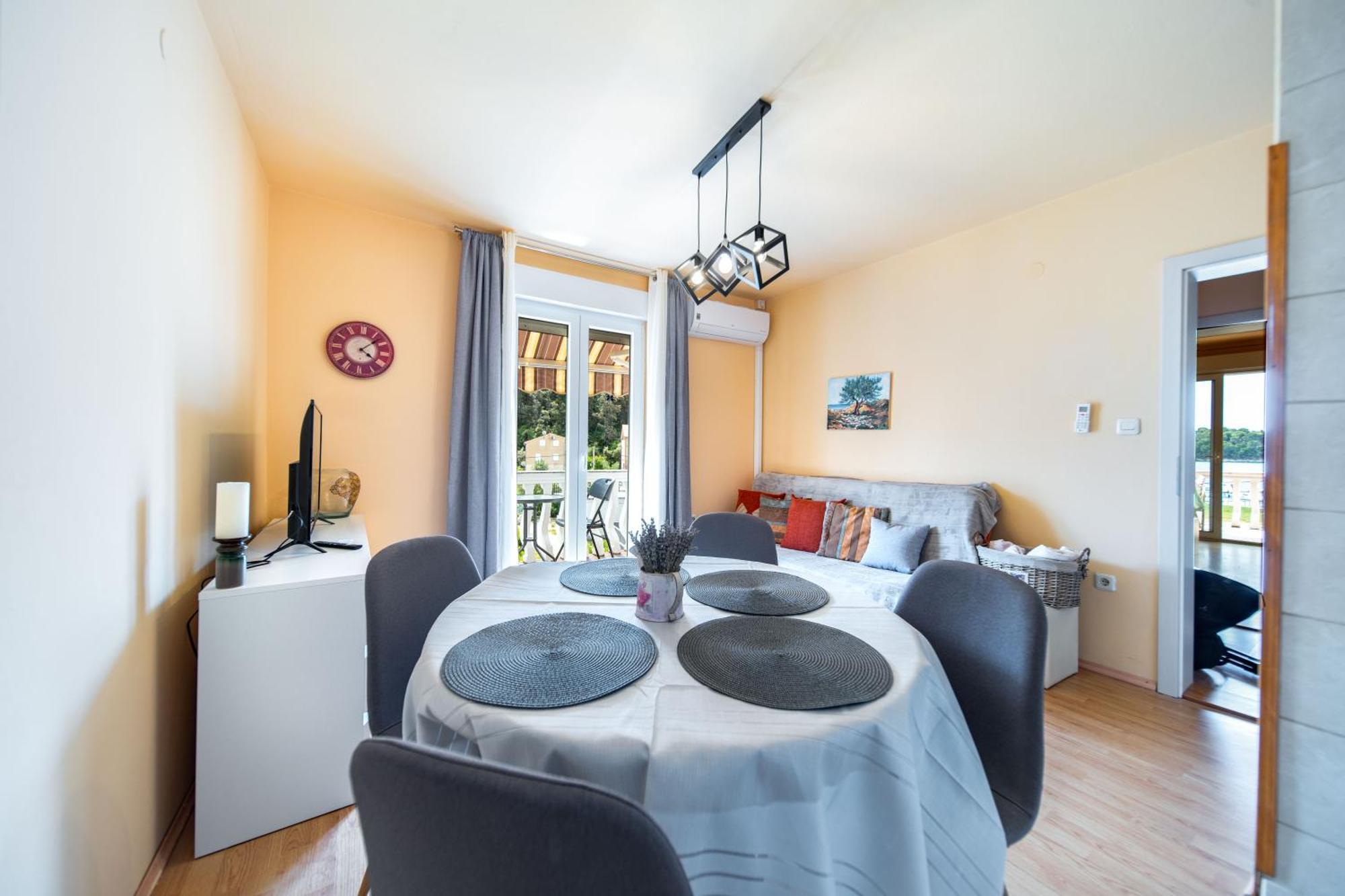 Guesthouse Mira Раб Экстерьер фото