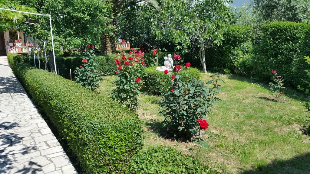 Guesthouse Mira Раб Экстерьер фото